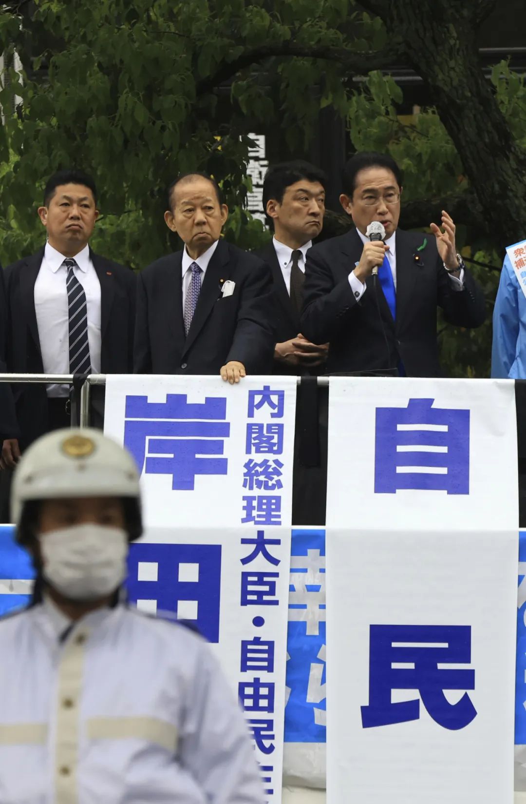 ▲4月15日下午，日本和歌山县，日本首相岸田文雄在车站前发表演讲。（视觉中国）