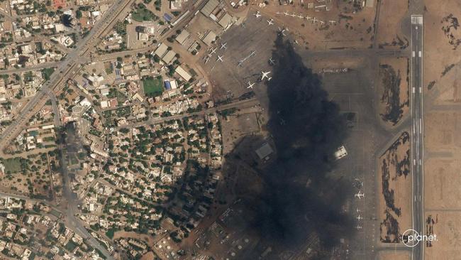 苏丹武装冲突卫星影像曝光：大桥着火运输机烧毁 中国造FTC-2000战斗机被摧毁？
