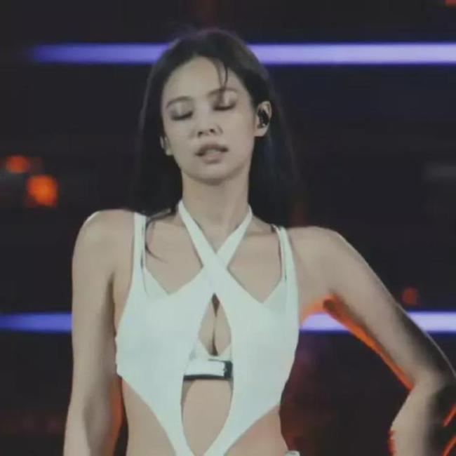 Jennie的衣服好辣