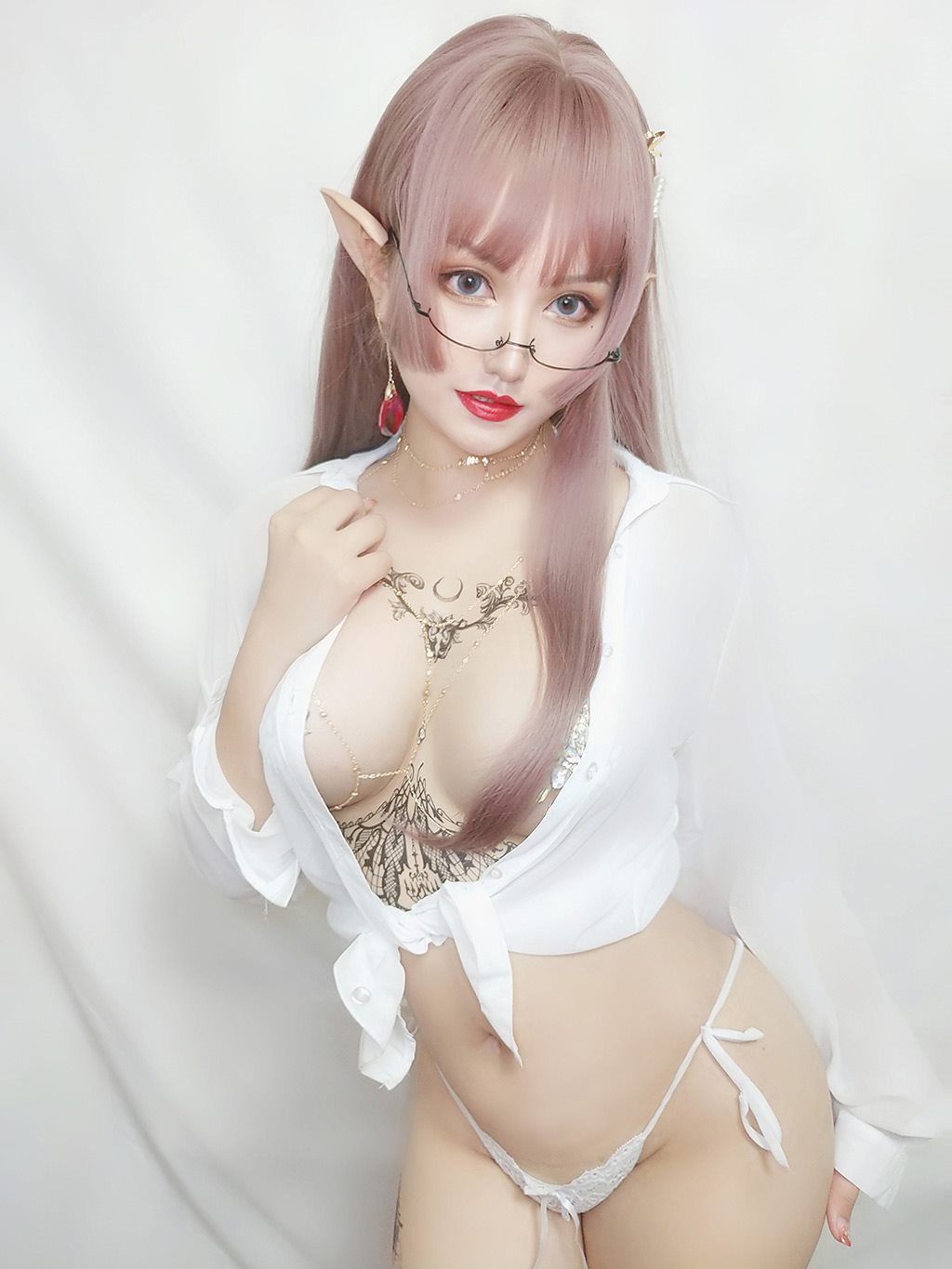 丰满性感少女夏鸽鸽不想起床水钻乳贴白色透视衬衫私房写真