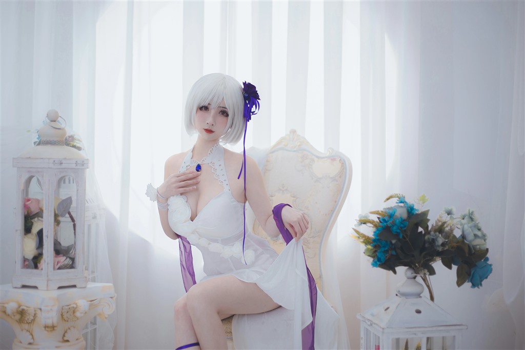 天狼星rioko凉凉子白色吊脖紧身连衣裙性感私房写真集