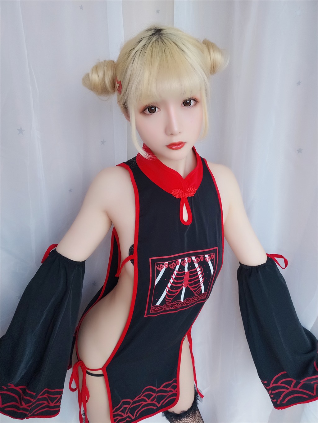 网红小萝莉星之迟迟幼齿僵尸包黑色情趣旗袍加黑色渔网袜性感私房写真集