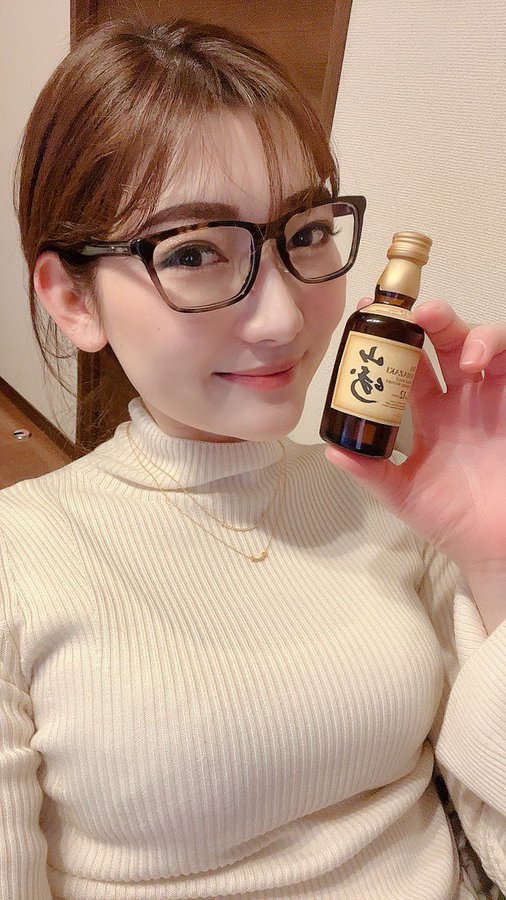 成熟甜美！F罩杯疗愈系长腿巨乳“杏奈”AV出道！