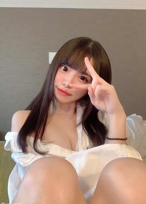 性癖好惊人！C罩杯关西名校女大生“铃音杏夏”AV出道！