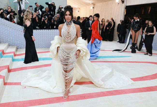 MetGala2023红毯 卡戴珊三姐妹谁穿的最性感？