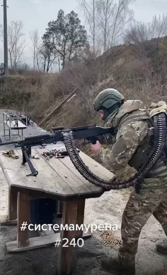 乌军测试大容量供弹背包