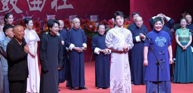 冯巩当选中国曲艺家协会主席 郭德纲竟然引热议