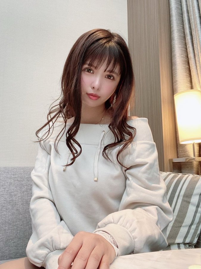 改名复出!H罩杯长腿美女“绿川雅”闪电引退沈寂3个月改名“MIYABI”重生!