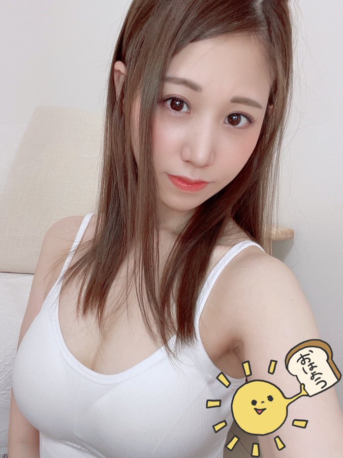 自拍高手！E罩杯气质美女“䌷莉绪”曾当过偶像兼声优、推特美照多到看不完！