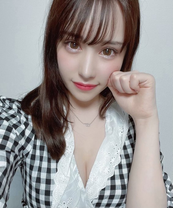 前偶像出道! E罩杯白皙小只马美少女“时田萌萌”先出大尺写真集、旋即出道!