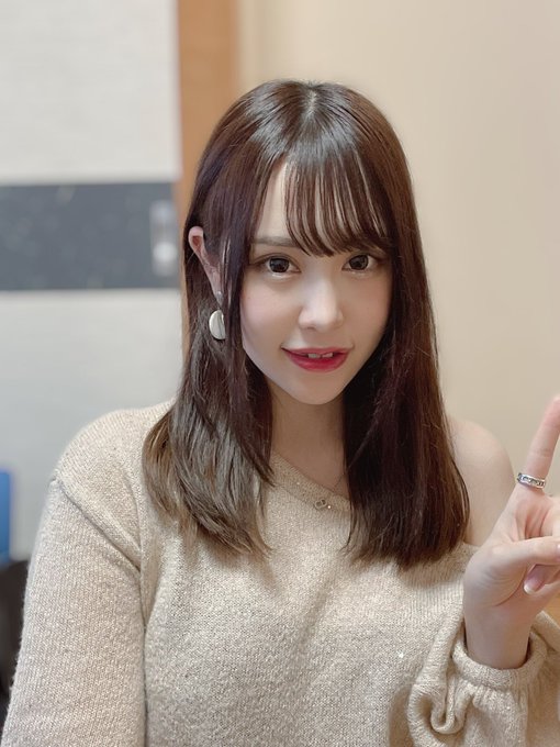 前偶像出道! E罩杯白皙小只马美少女“时田萌萌”先出大尺写真集、旋即出道!