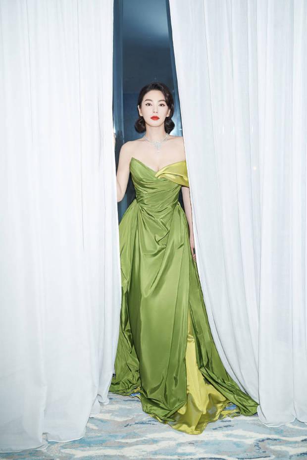 张雨绮再现2013绿裙造型 依旧还是那个大气的御姐