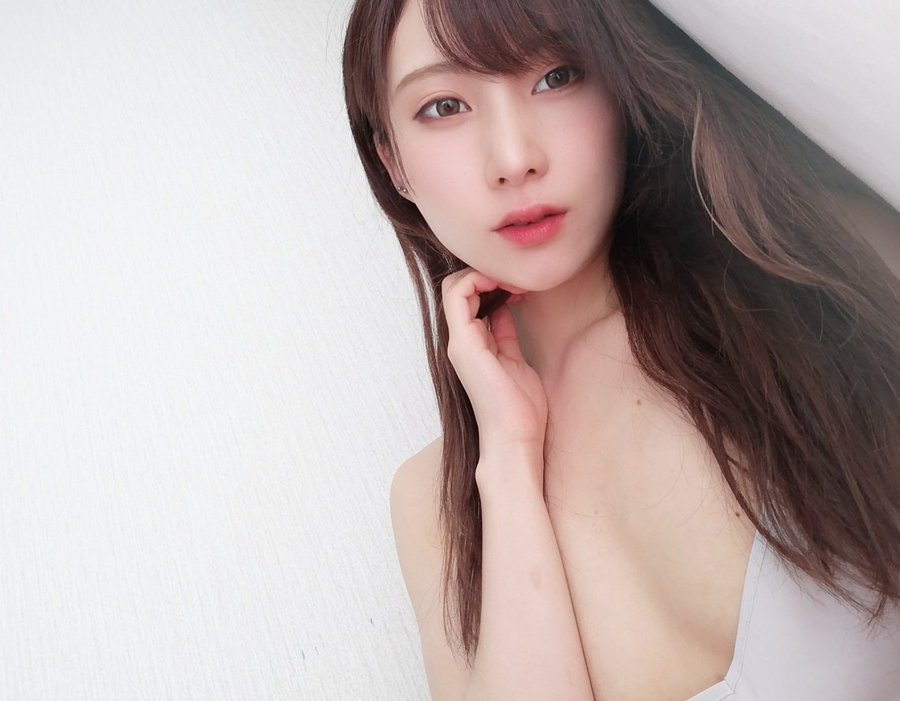 隐藏版素人新人!雪白微乳美女“廿楽真理”身兼看护师出道!