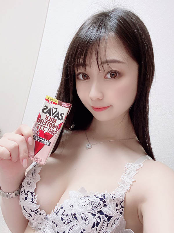 期末考与拍片兼顾！ 嫩白甜E罩杯女大学生新人“吉野里奈”素颜亮相！