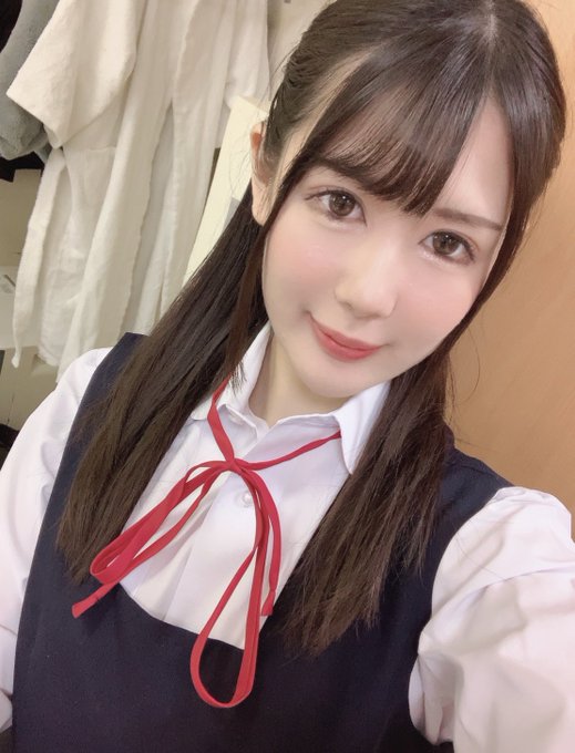 清纯甜美！ 24岁制服美少女「杏羽花莲」能演人妻也能演学生妹！