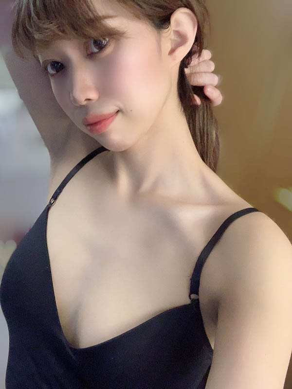 巨人级! 180公分高日菲混血美女「木下玛莉润」出道,还是年收高达1300万的女强人?!