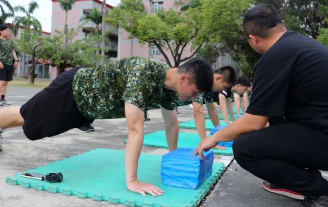 台军体测出意外！“中校当场失去呼吸心跳”