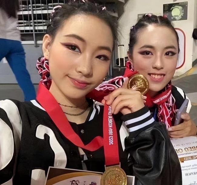 小S大女儿参加韩国舞蹈大赛 拿下冠军后晒奖牌照