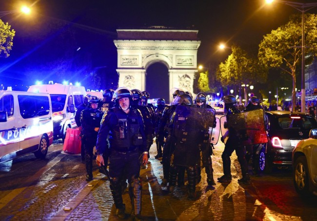 法国暴力骚乱令欧洲紧张！美媒大肆炒作时暴露“小心思”