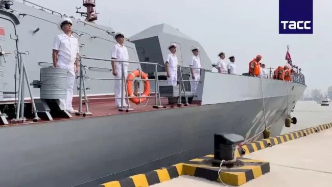 俄海军舰艇编队抵达上海