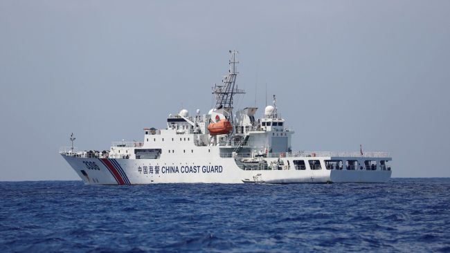 外交部：菲海警船未经中方允许擅闯仁爱礁附近海域，中国海警船依法执法