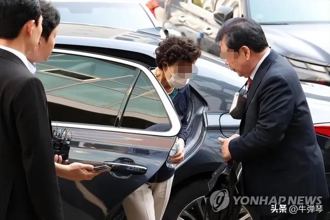韩国很戏剧性一幕，总统尹锡悦的岳母当庭被捕！