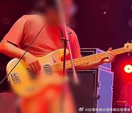 石家庄一乐队演出期间当众脱裤子 是谁？是谁？