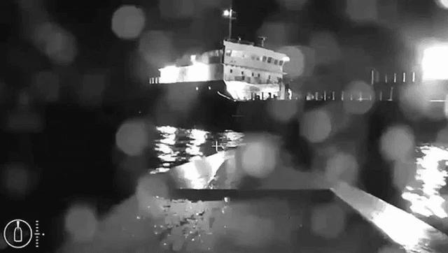一艘俄罗斯油轮在刻赤海峡遭到无人艇袭击 俄称乌克兰将遭到报复