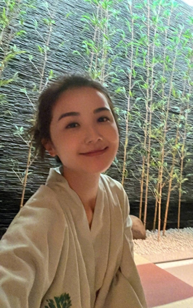 阿Sa阿娇晒Twins日聚会合影 闺蜜贴脸自拍感情好