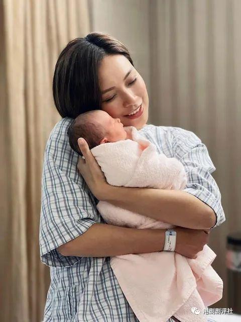 恭喜！42岁前TVB女星顺利诞下女儿