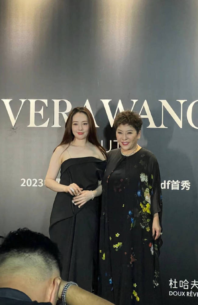 郭碧婷与向太合影 面相富态与婆婆越来越像