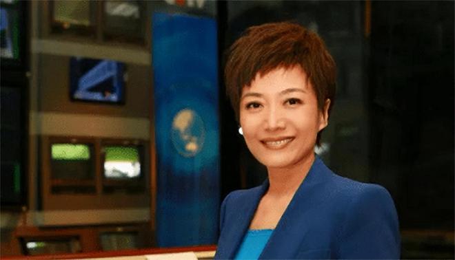 她是央视女主持人，出身书香世家，55岁当副主任，感情情况仍成谜