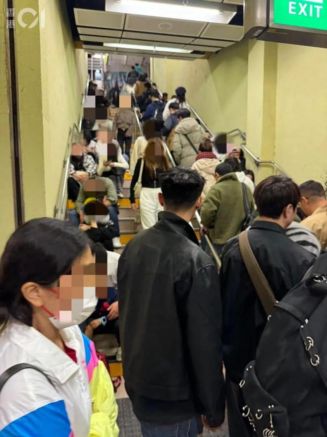 大批内地游客深夜滞留香港，宛如“难民”，惊动港府！