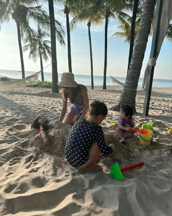 钟嘉欣越南旅行大晒泳照！陪父母子女一家人温馨！