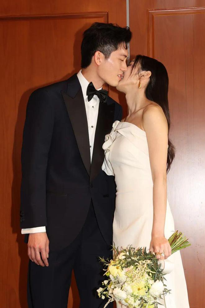 恭喜！TVB前花旦今日大婚！甜蜜亲吻想五年抱八！群星名人纷纷到贺！