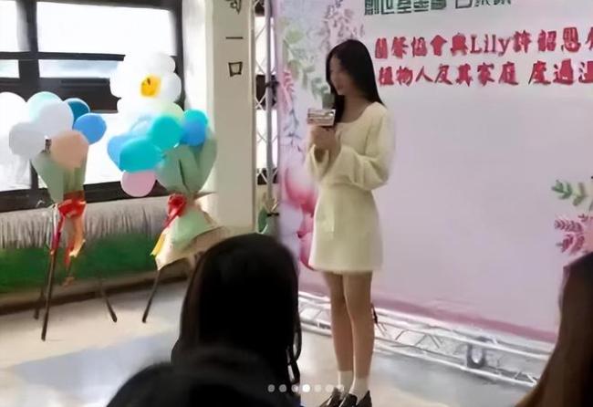 小S二女儿真实身材曝光 没修图的腿获得好评