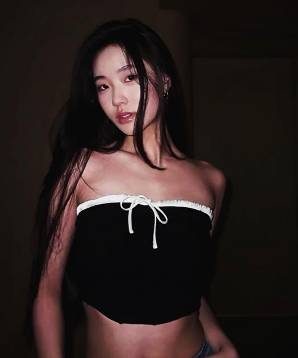 小S大女儿Elly上杂志 照片风格比小S夸张