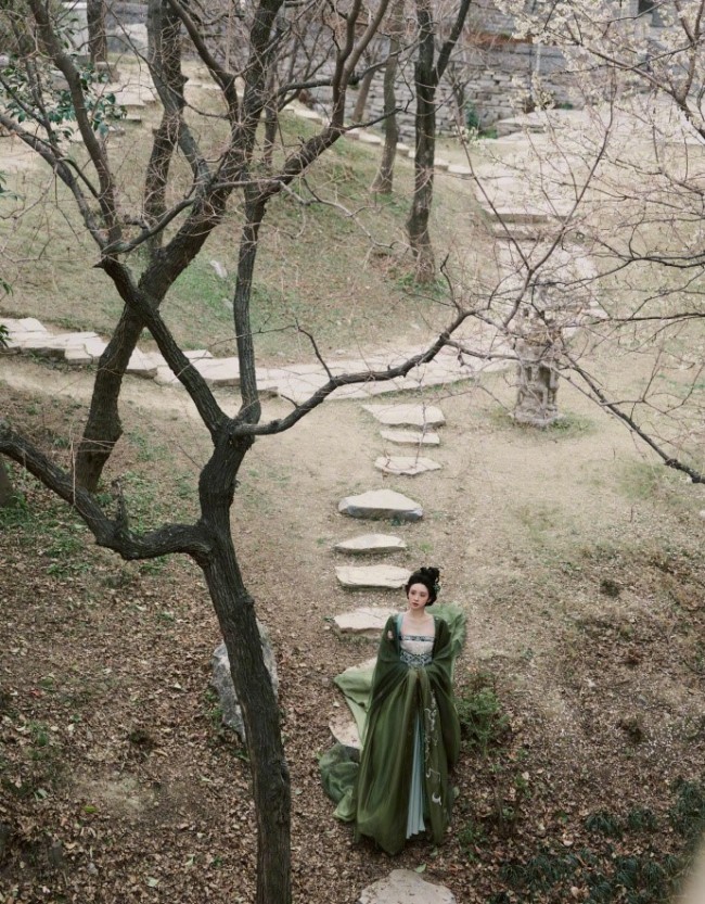唐艺昕唐宫美人造型释出 宛若画卷中清丽美人