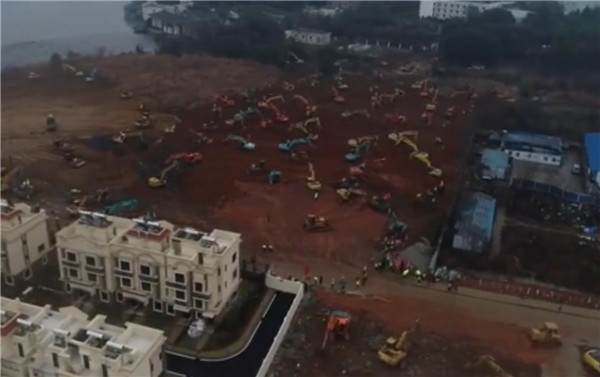 武汉抽调全市8成渣土车昼夜抢建火神山医院 再建雷神山医院