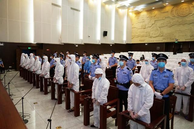 为在娱乐场所工作女性专设的“佳丽贷”，沾上就难以摆脱......