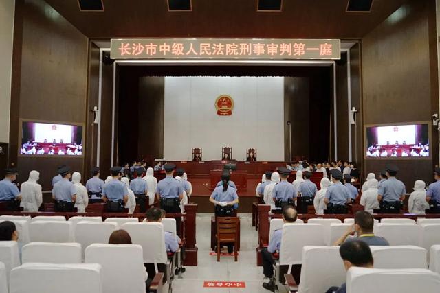 为在娱乐场所工作女性专设的“佳丽贷”，沾上就难以摆脱......