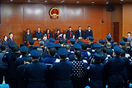 扫黑办披露3起涉黑大案：市委书记将1/4工程交给涉