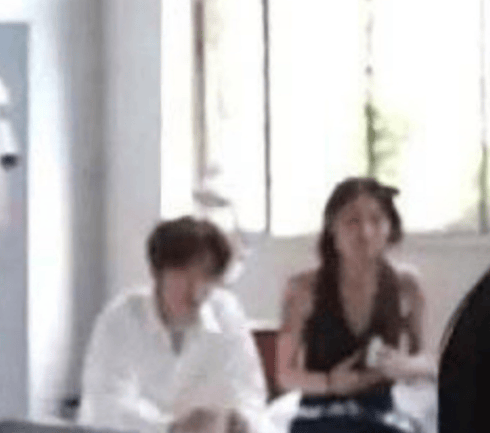 时代峰峻否认贺峻霖恋情：网传女性为工作人员