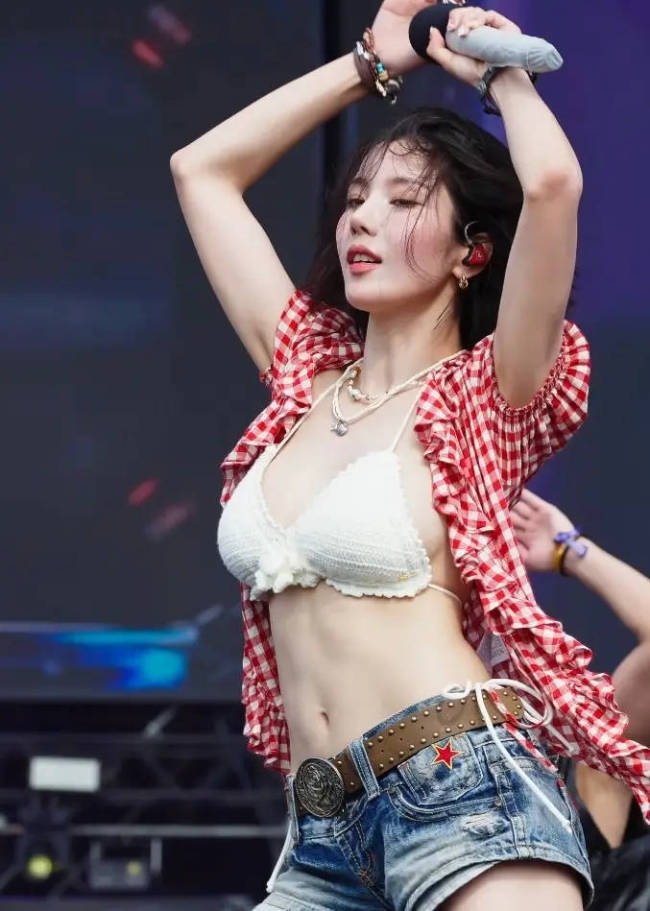 权恩妃因健康问题缺席音乐节！曾因性感舞姿引争议