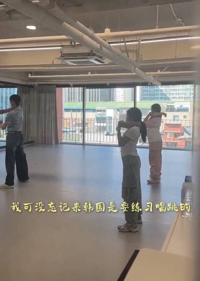 黄奕送女儿去韩国练习唱跳！黄千玲直言爱上了跳舞