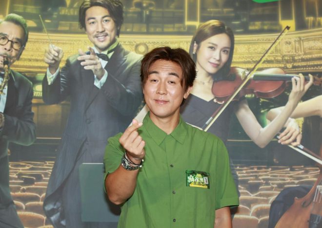 TVB视帝太太大晒性感泳照！扎可爱孖辫少女味十足！老公霸气：不用我审批