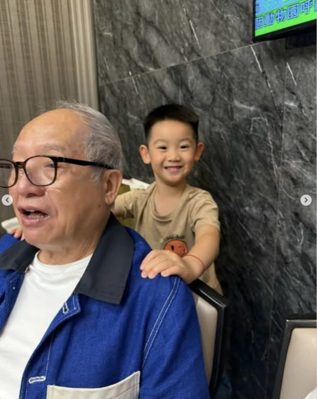 TVB前花旦为知名监制爸爸庆77岁生日！妈妈罕见露面！离巢后父亲执导拍剧不断！