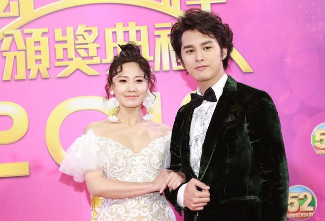恭喜！TVB小生宣布求婚成功！未婚妻曾离过婚！前绯闻女友是港姐冠军，5个字回应！