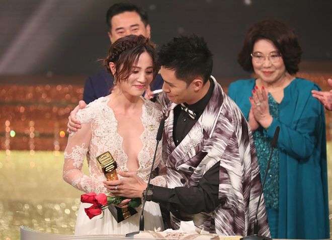 恭喜！TVB小生宣布求婚成功！未婚妻曾离过婚！前绯闻女友是港姐冠军，5个字回应！