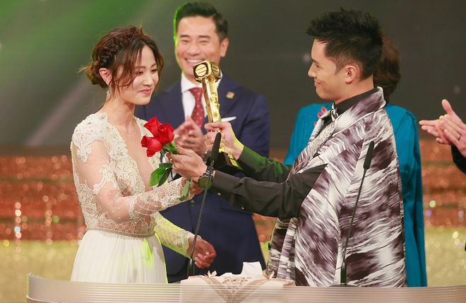 恭喜！TVB小生宣布求婚成功！未婚妻曾离过婚！前绯闻女友是港姐冠军，5个字回应！